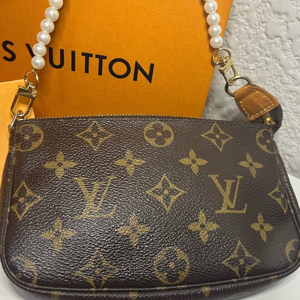 Louis Vuitton Brown Monogram Women's Bag - Picture 12 of 16